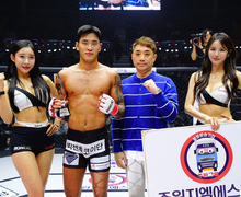 주원지엘에스 안종원 전무, 승리한 박시원에게 트로피 시상